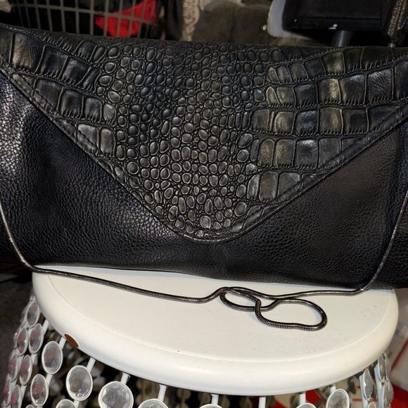 Make a Statement with this Stylish Carlos Santana Black Faux Croc Envelope bag - Picture 5 of 12